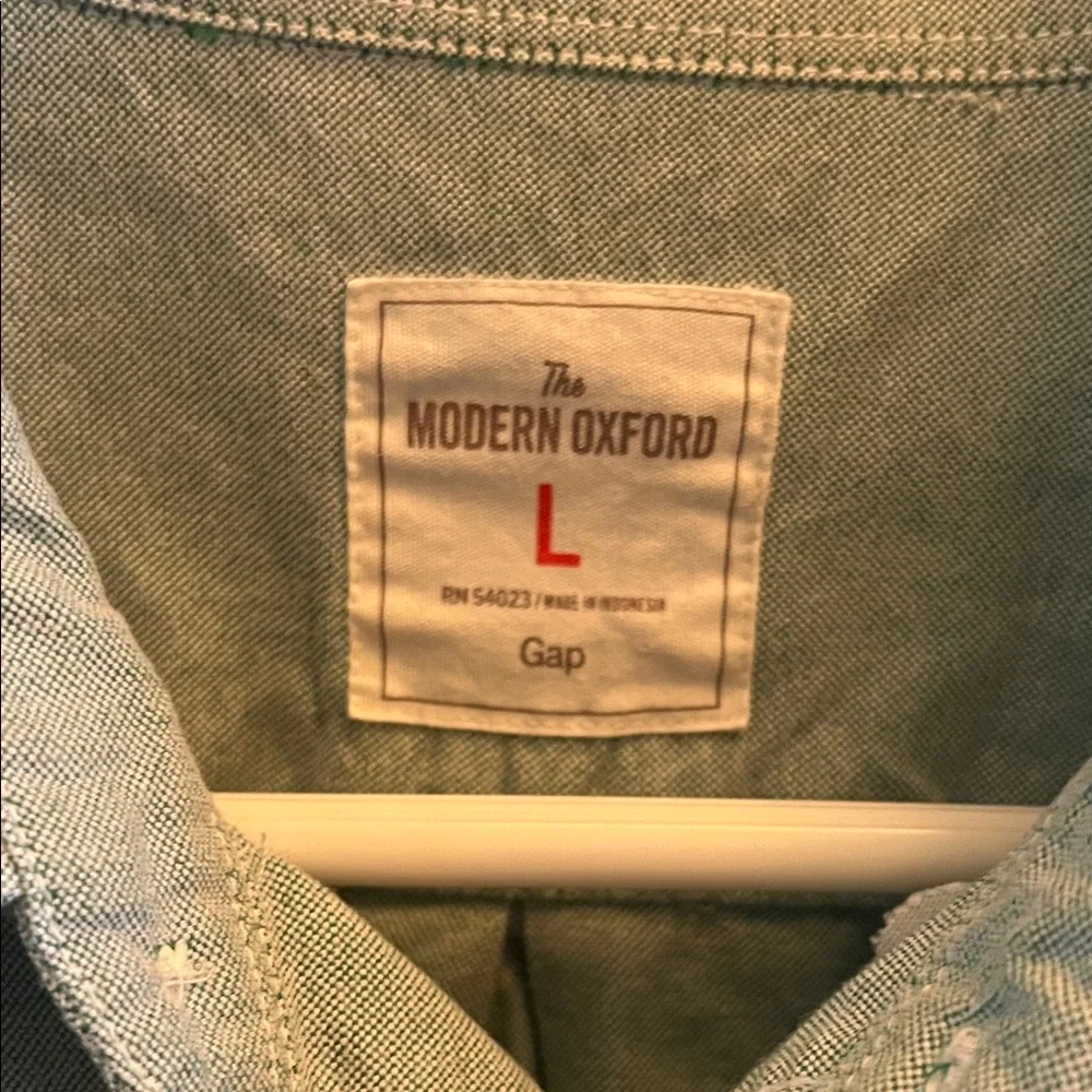 GAP Men's Light Green Modern Oxford Button-Down Shirt - Picture 2 of 3